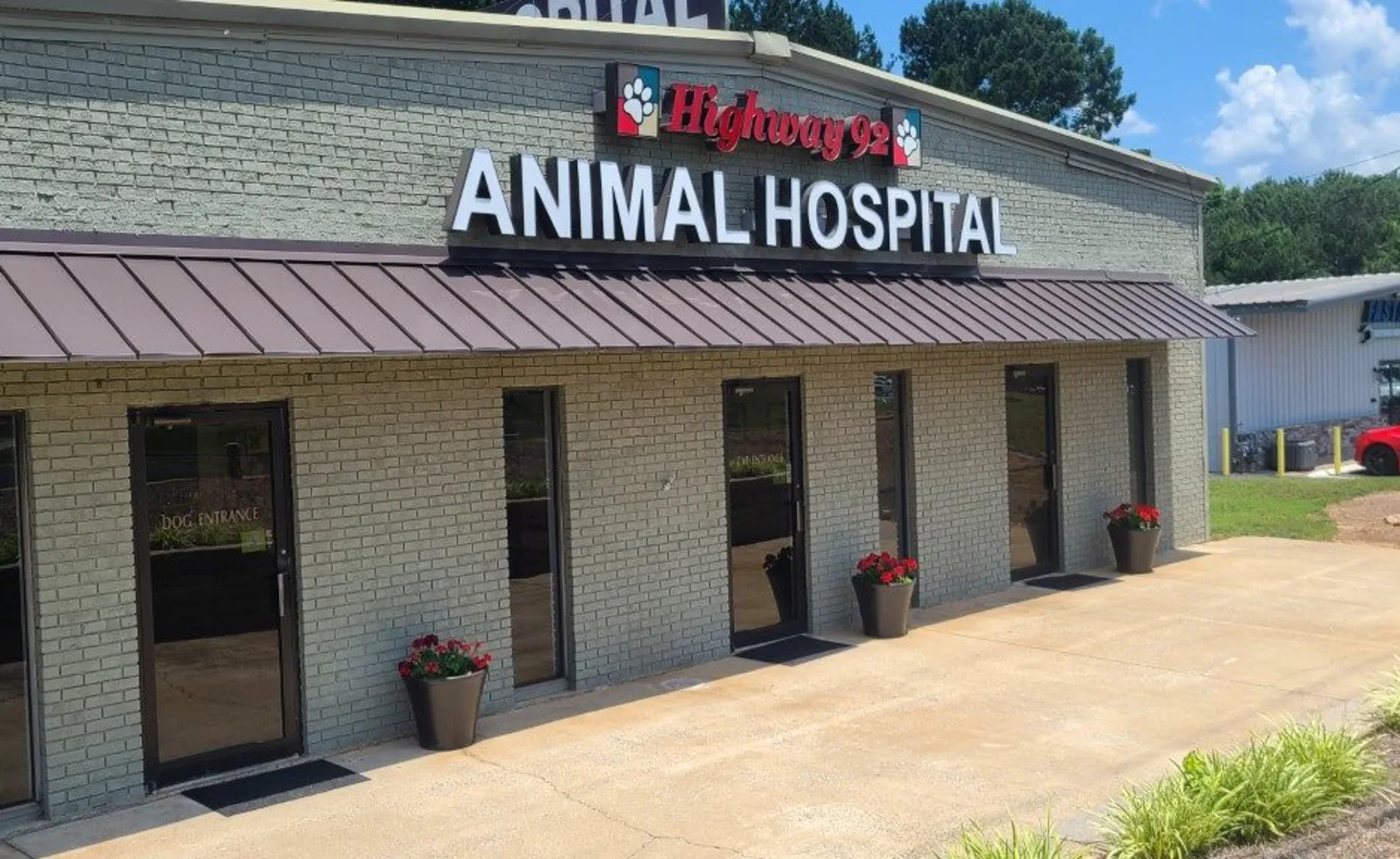 Exterior of Highway 92 Animal Hospital